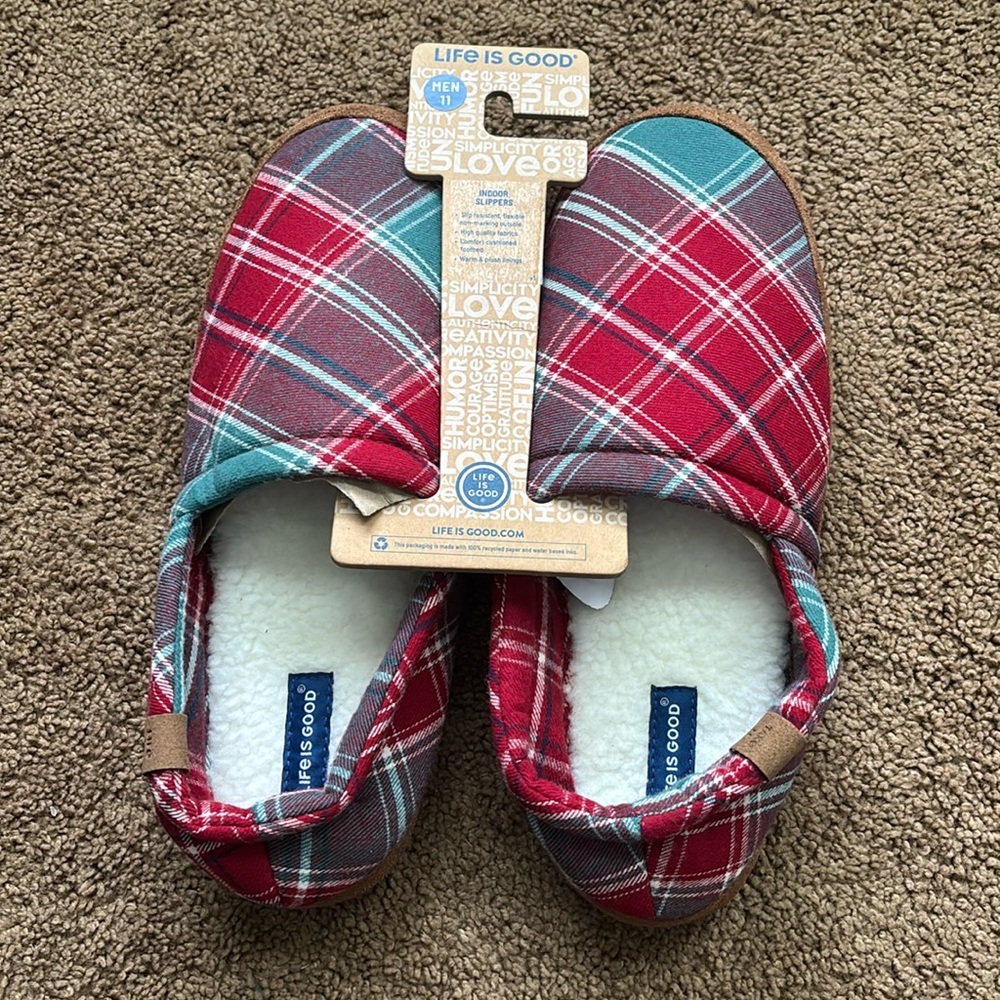Men’s Fleece Life Is Good Plaid Slippers - 11M